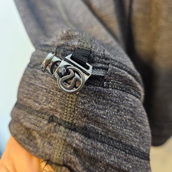 Lululemon Back on Track Tank in Black Grey sz 8 Running Athletic Shirt - Picture 6 of 7